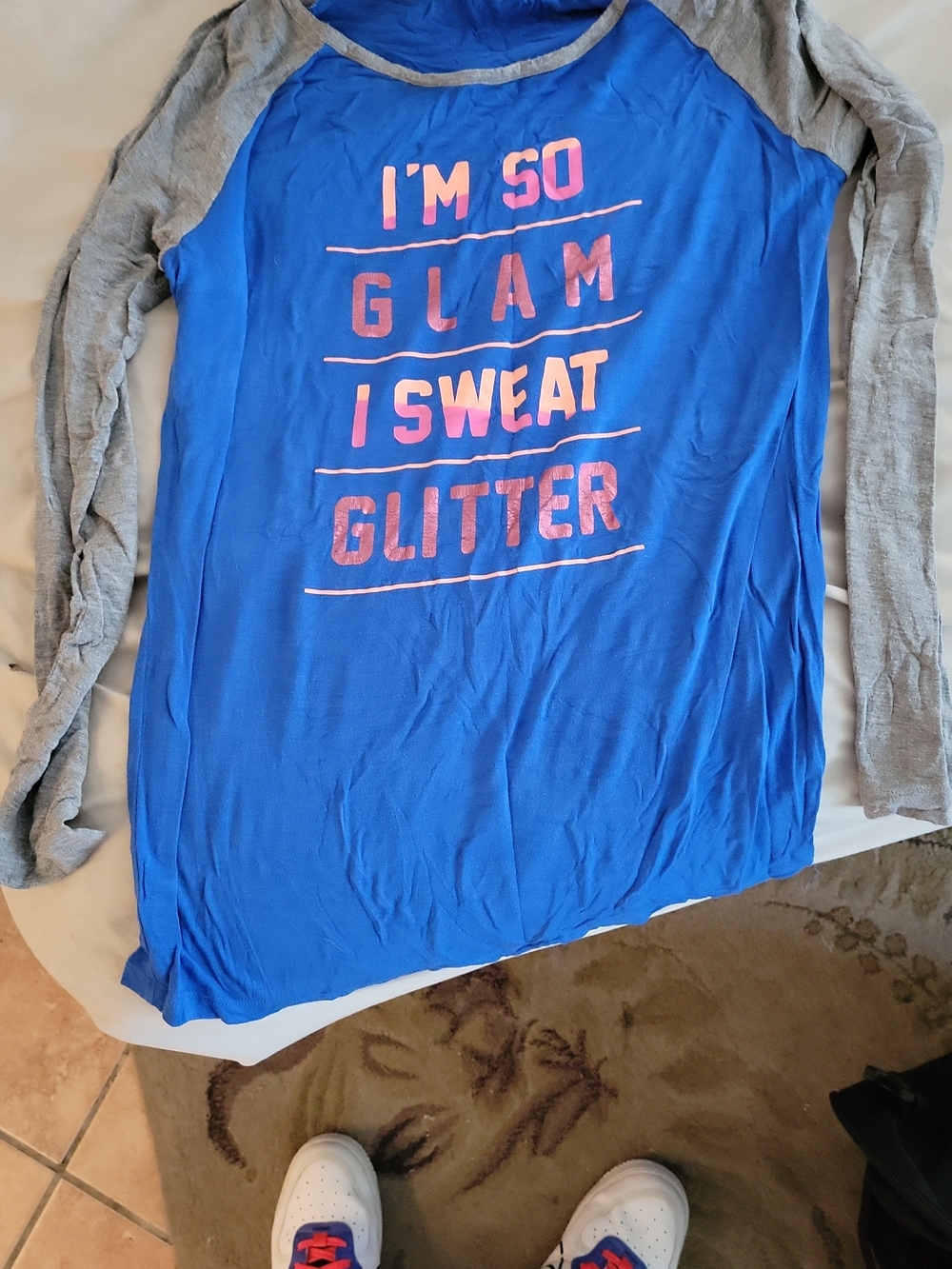Source Unknown Royal Blue & Gray 3/4 Sleeve Top with Pink Metallic Graphic
